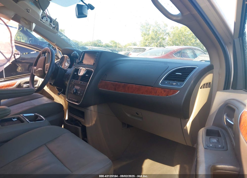 2016 CHRYSLER TOWN & COUNTRY VIN: 2C4RC1BG7GR261589