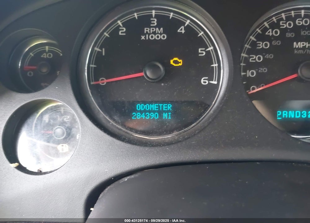 2007 CHEVROLET TAHOE LT VIN: 1GNFC13047J335907