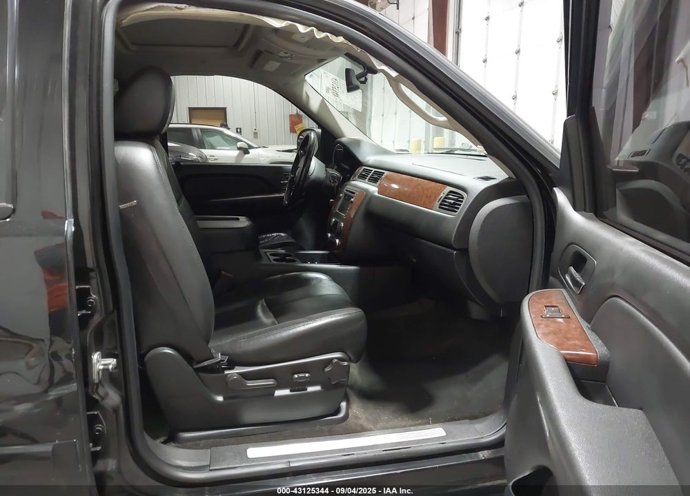 2008 CHEVROLET TAHOE LT VIN: 1GNFC13098J202495