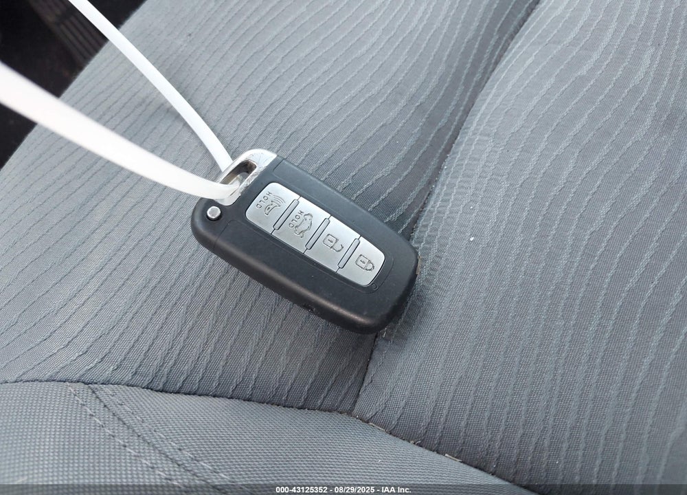 2014 HYUNDAI SONATA HYBRID VIN: KMHEC4A45EA118080