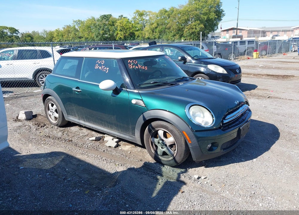 2009 MINI COOPER VIN: WMWMF33599TW75377