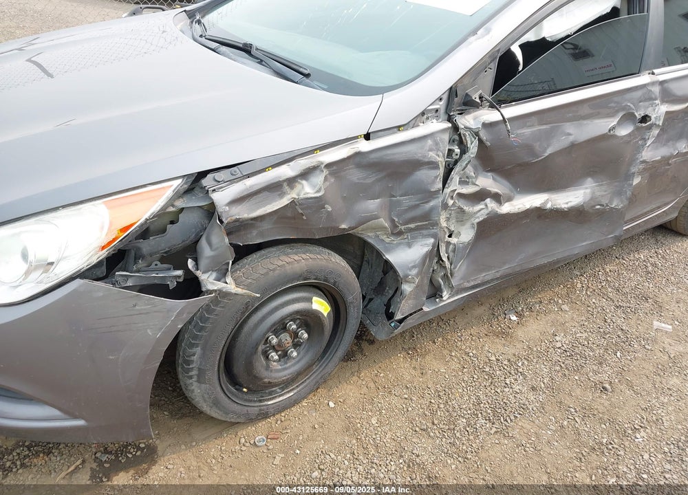 2011 HYUNDAI SONATA VIN: 5NPEB4AC4BH048266