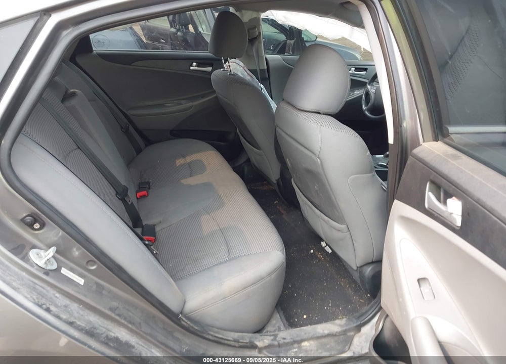 2011 HYUNDAI SONATA VIN: 5NPEB4AC4BH048266