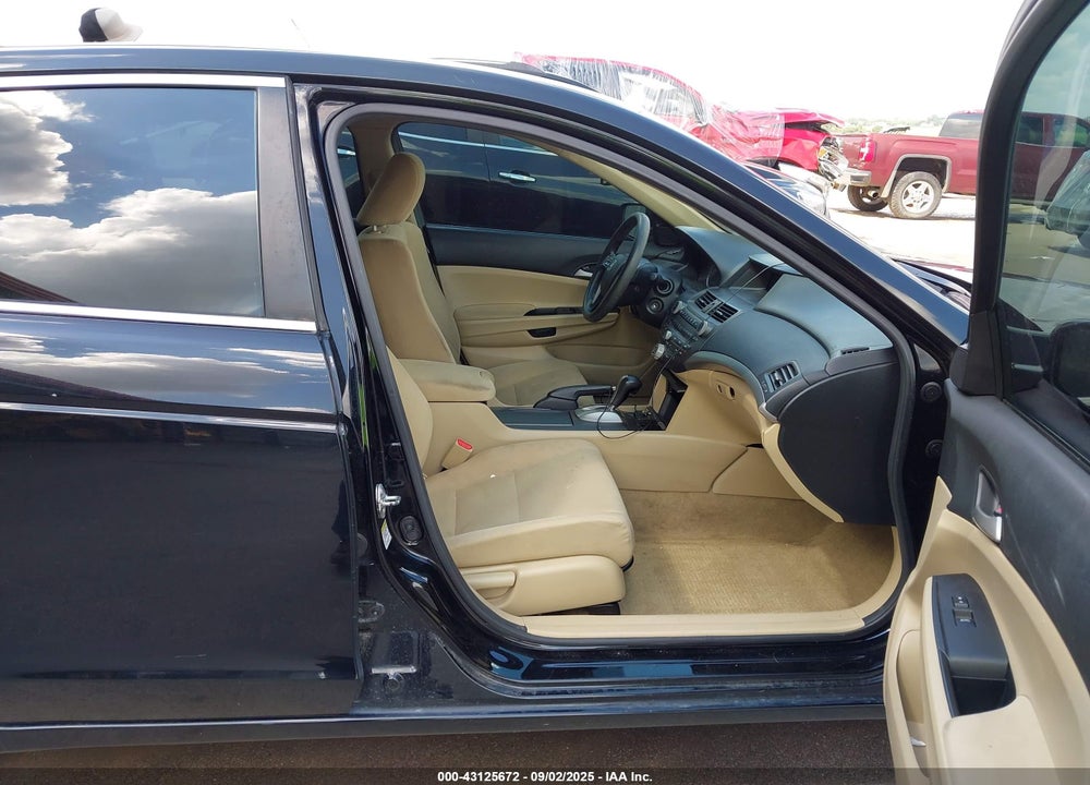 2011 HONDA ACCORD VIN: 1HGCP2F43BA105824