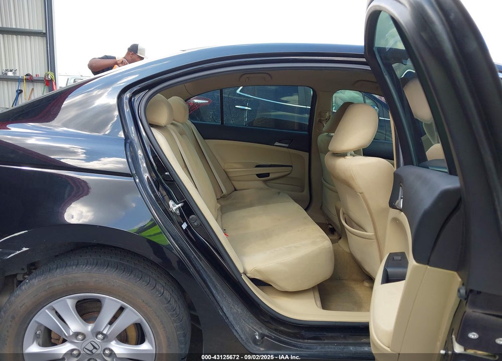 2011 HONDA ACCORD VIN: 1HGCP2F43BA105824