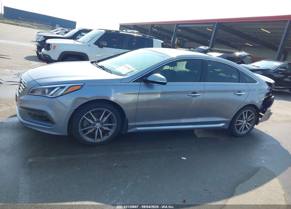 2015 HYUNDAI SONATA VIN: 5NPE34AB0FH060828