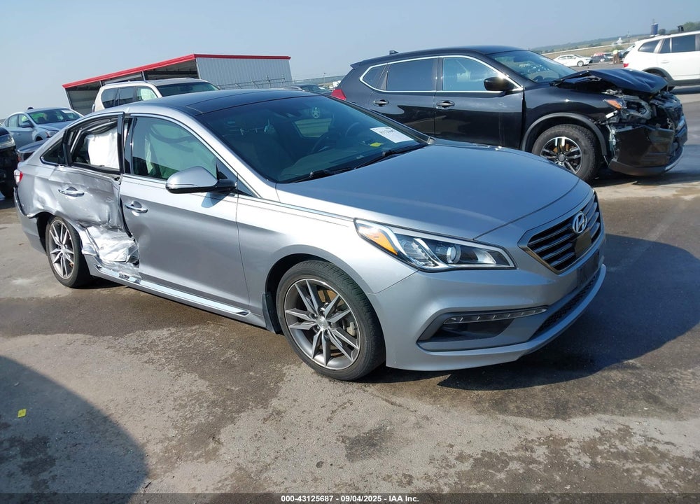 2015 HYUNDAI SONATA VIN: 5NPE34AB0FH060828