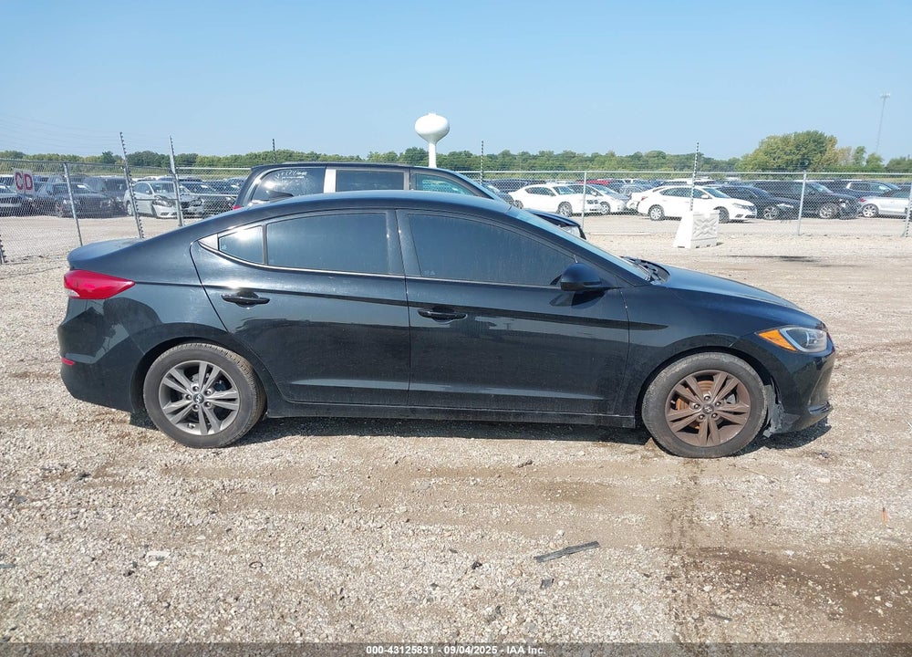 2017 HYUNDAI ELANTRA VIN: 5NPD84LF1HH080148