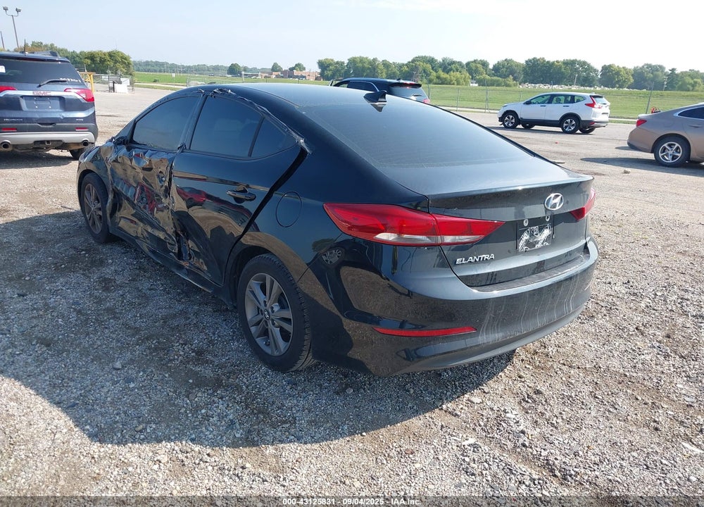 2017 HYUNDAI ELANTRA VIN: 5NPD84LF1HH080148