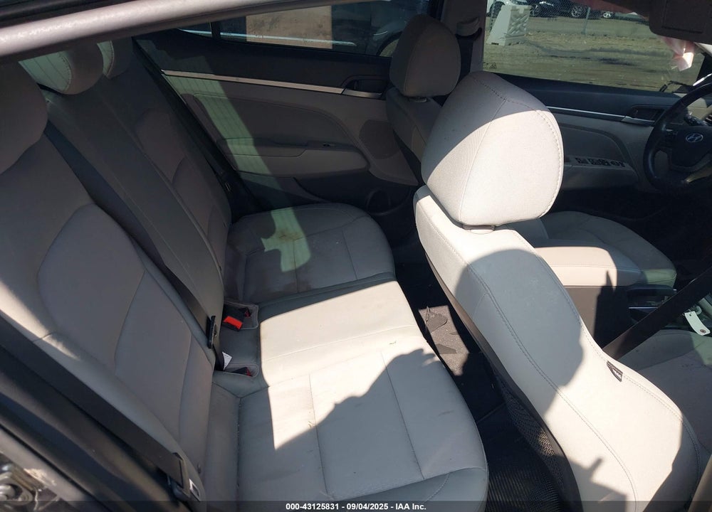 2017 HYUNDAI ELANTRA VIN: 5NPD84LF1HH080148