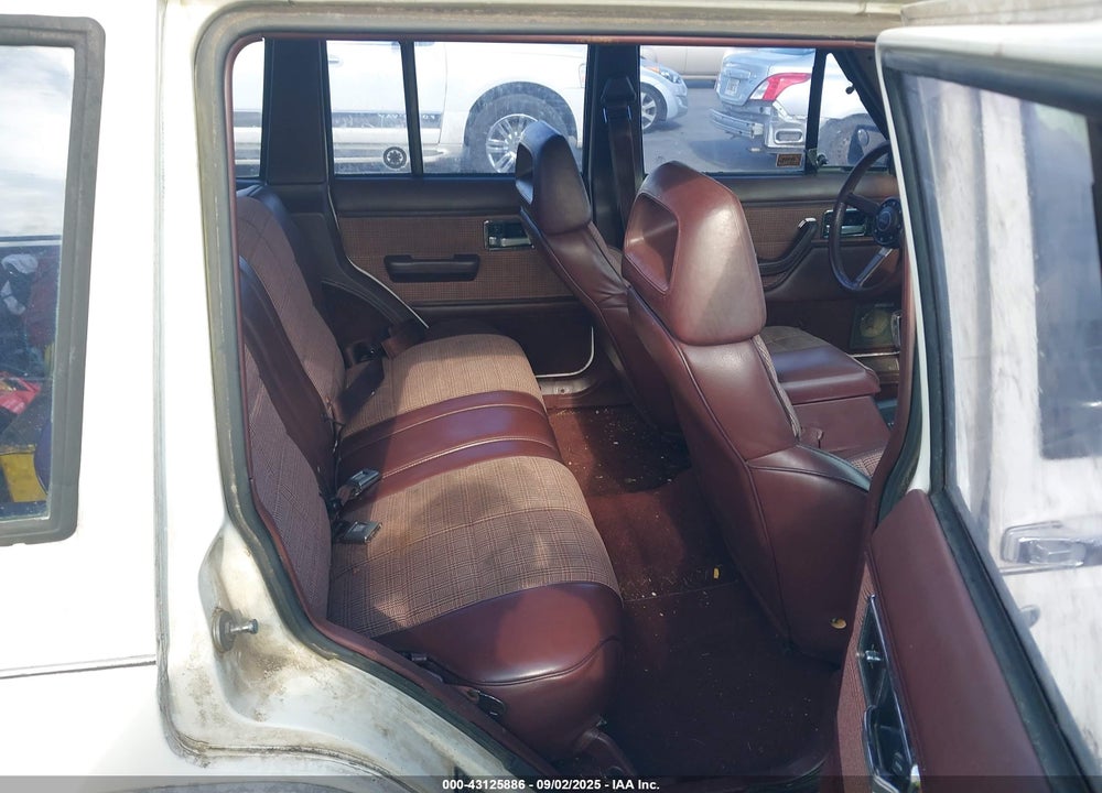 1988 JEEP CHEROKEE LAREDO VIN: 1JCMR7841JT209060