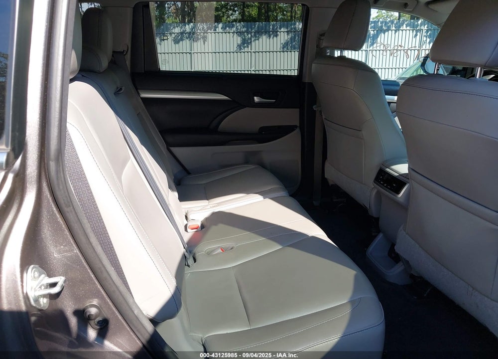2016 TOYOTA HIGHLANDER XLE V6 VIN: 5TDJKRFH1GS301433