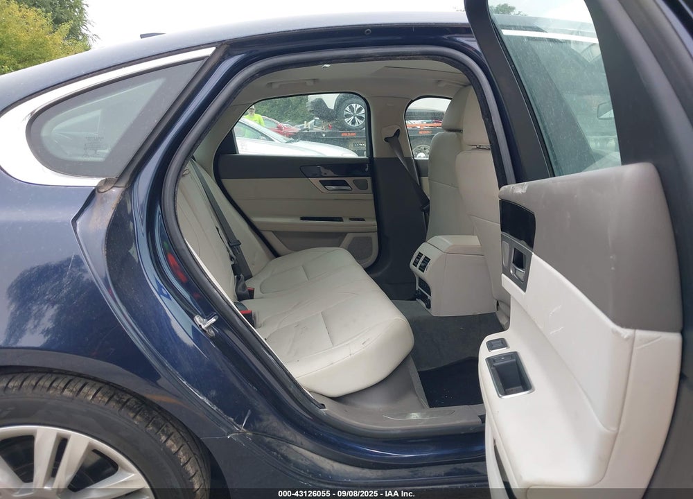 2017 JAGUAR XF VIN: SAJBJ4BV1HCY30200