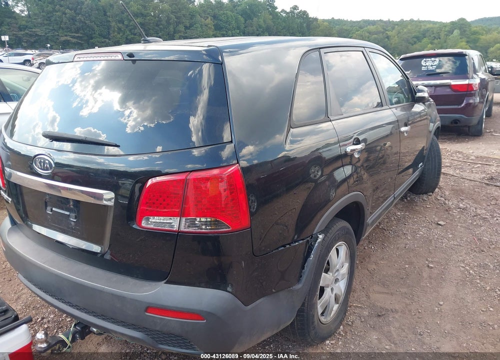 2011 KIA SORENTO VIN: 5XYKTCA14BG072373