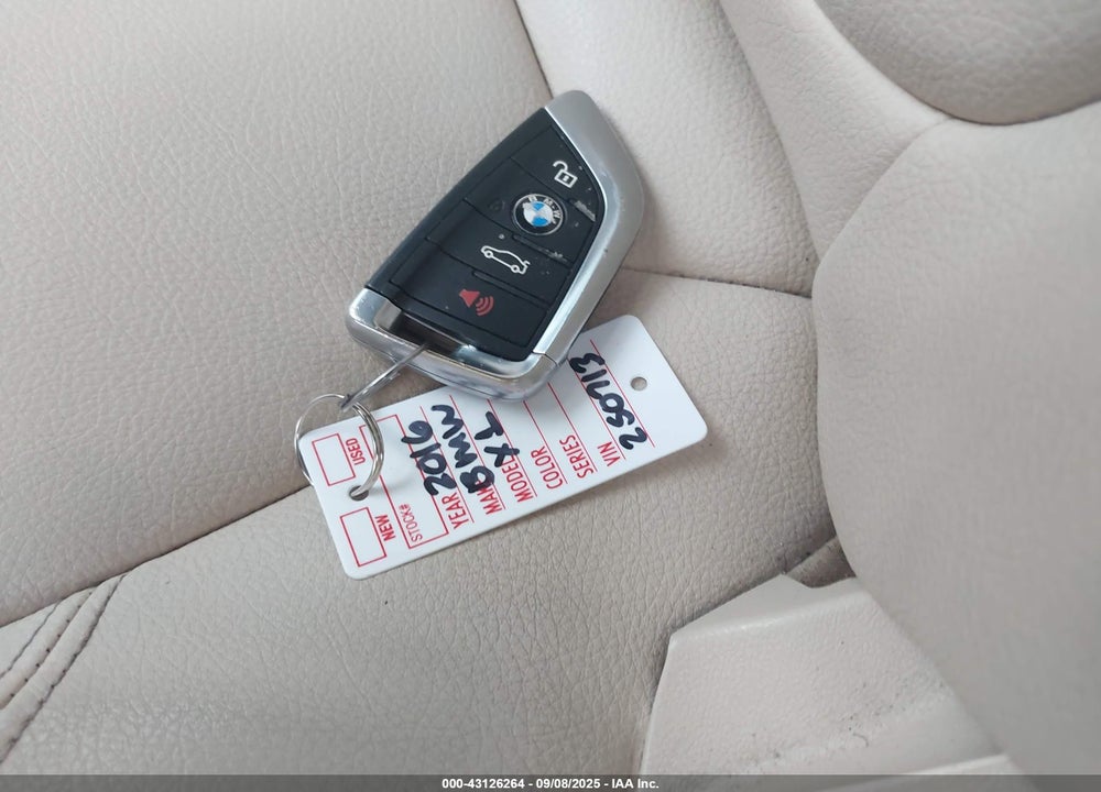 2016 BMW X1 VIN: WBXHT3C39G5E52713