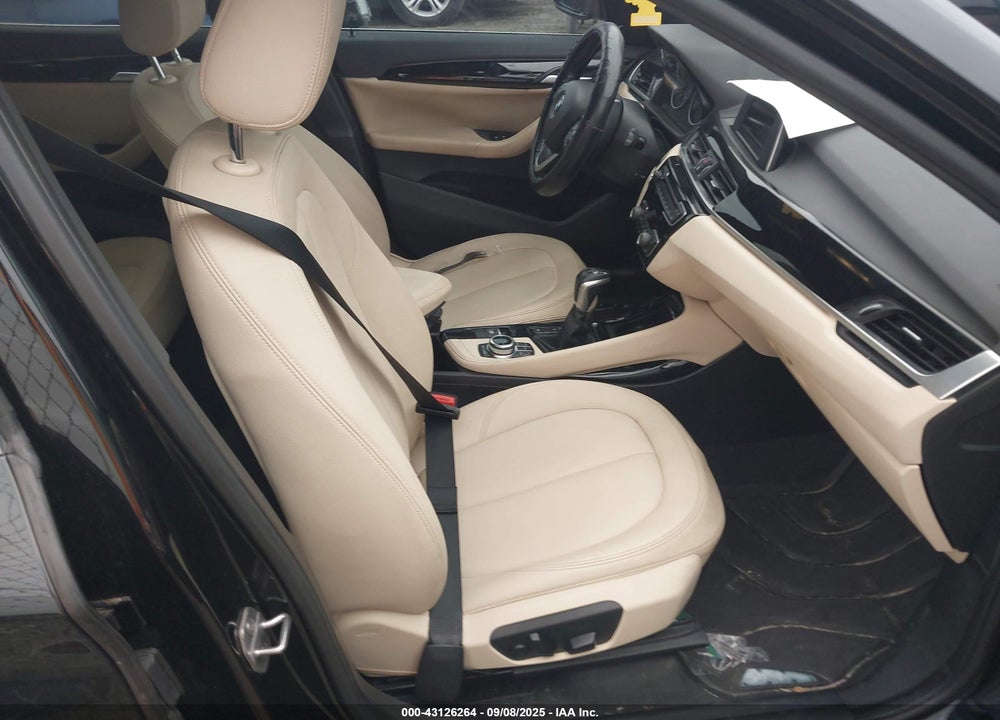 2016 BMW X1 VIN: WBXHT3C39G5E52713