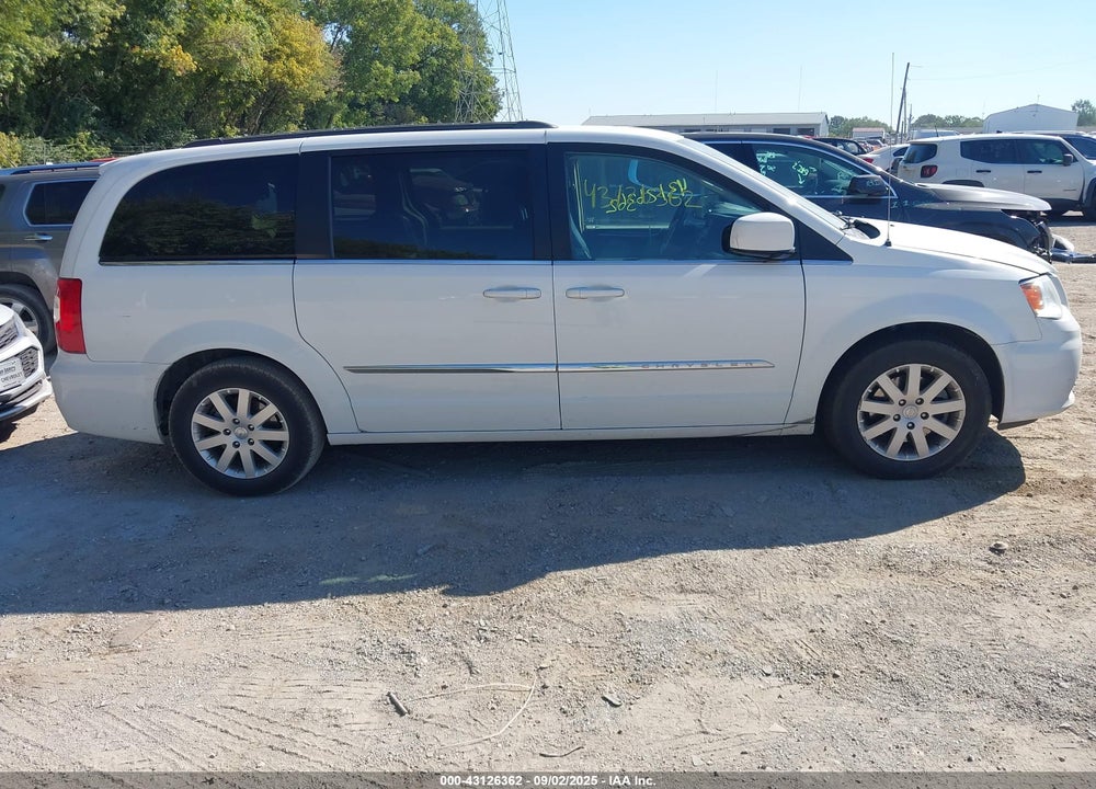 2015 CHRYSLER TOWN & COUNTRY VIN: 2C4RC1BG8FR752378