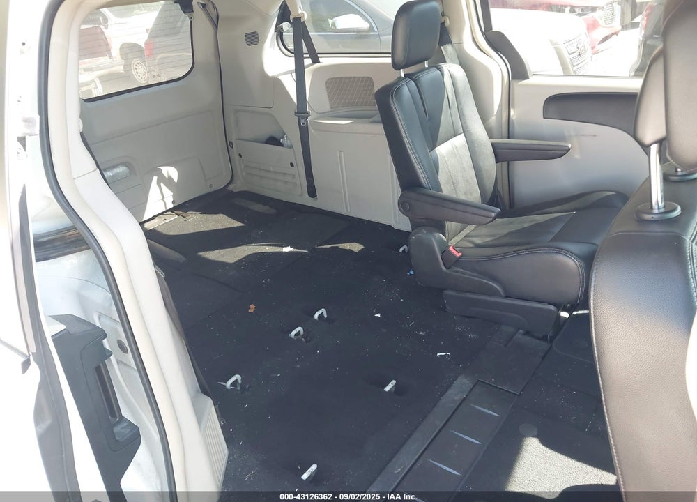 2015 CHRYSLER TOWN & COUNTRY VIN: 2C4RC1BG8FR752378