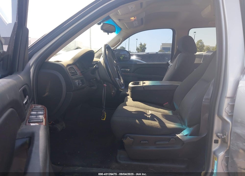 2013 CHEVROLET SUBURBAN 1500 LS VIN: 1GNSCHE02DR279905