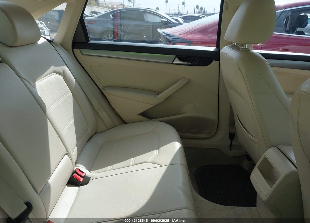 2015 VOLKSWAGEN PASSAT VIN: 1VWAS7A37FC077453