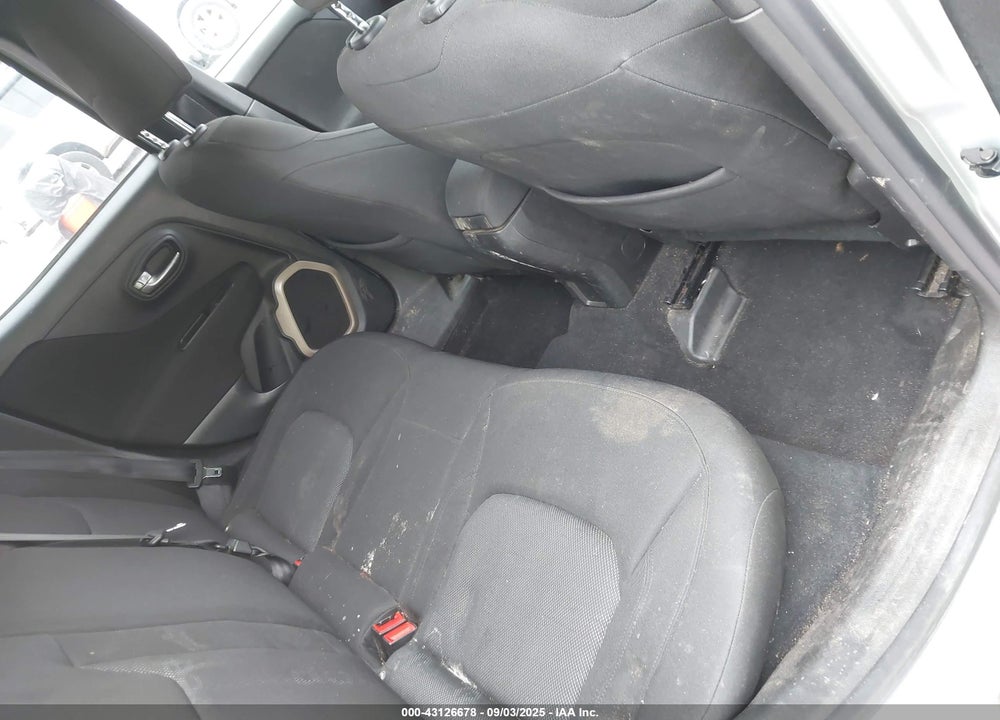 2016 JEEP RENEGADE VIN: ZACCJBBT2GPC82630