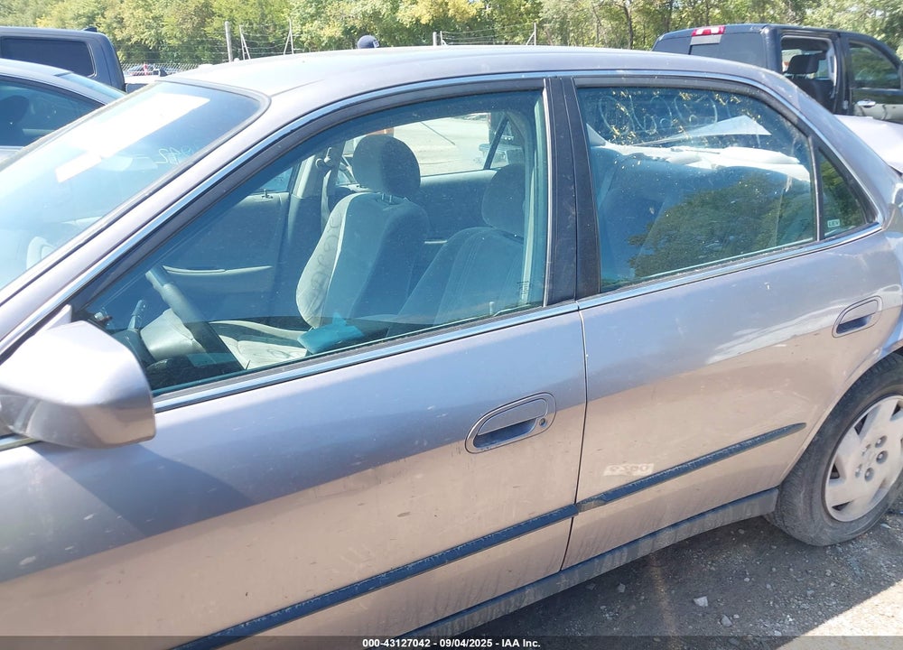 2000 HONDA ACCORD 3.0 LX VIN: 1HGCG1649YA062626