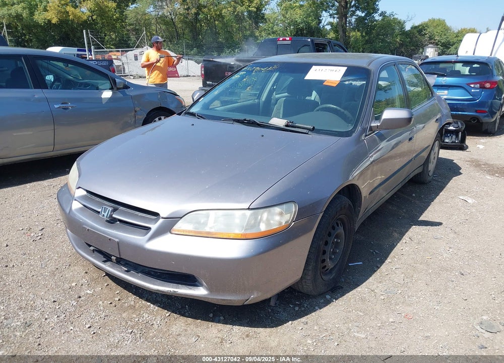 2000 HONDA ACCORD 3.0 LX VIN: 1HGCG1649YA062626