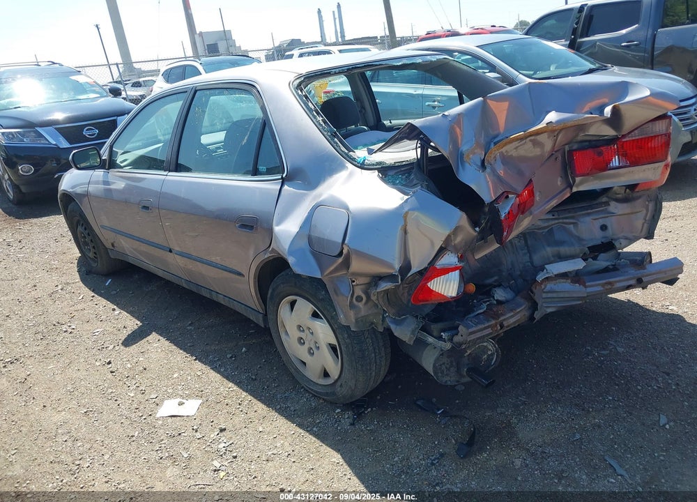 2000 HONDA ACCORD 3.0 LX VIN: 1HGCG1649YA062626