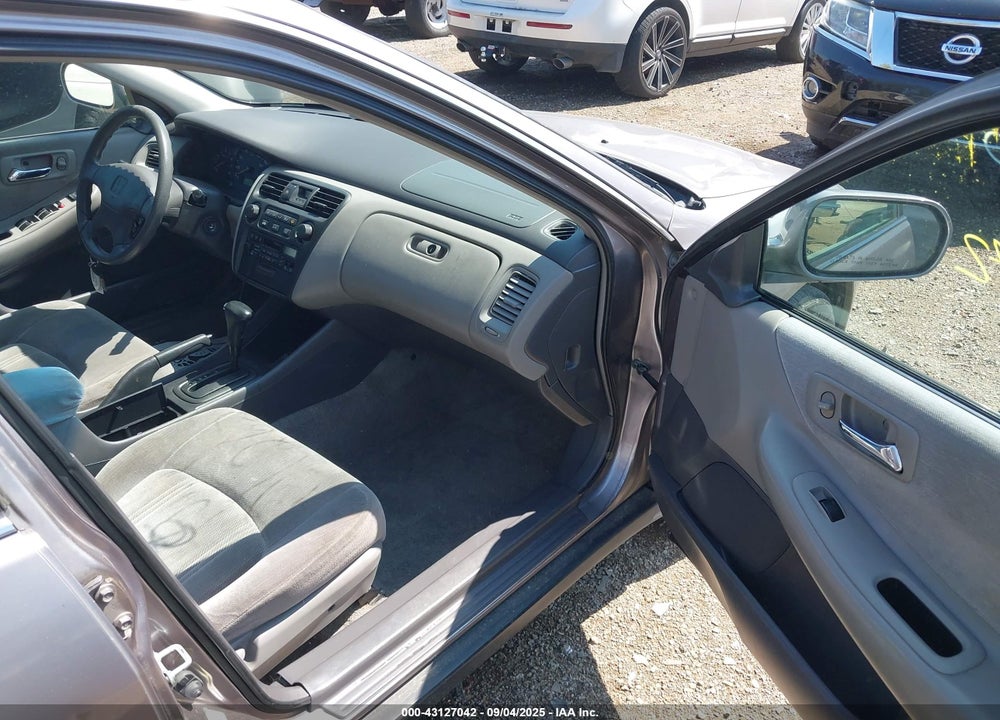 2000 HONDA ACCORD 3.0 LX VIN: 1HGCG1649YA062626