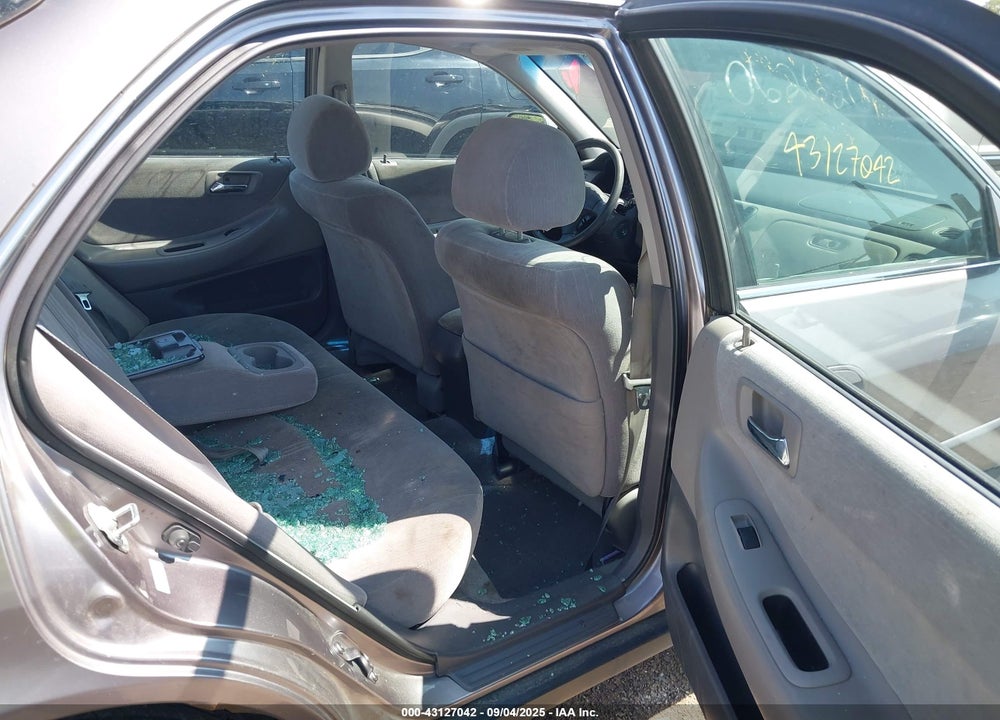 2000 HONDA ACCORD 3.0 LX VIN: 1HGCG1649YA062626