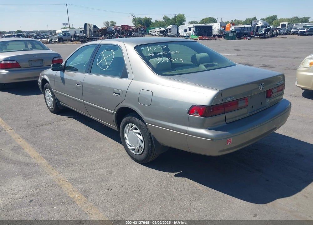 1997 TOYOTA CAMRY LE VIN: 4T1BG22K4VU128557