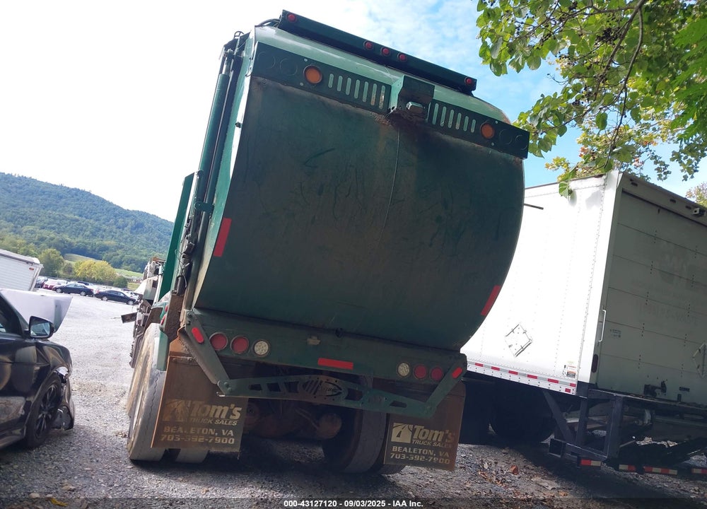 2009 PETERBILT 320 VIN: 3BPZL00X09F719176