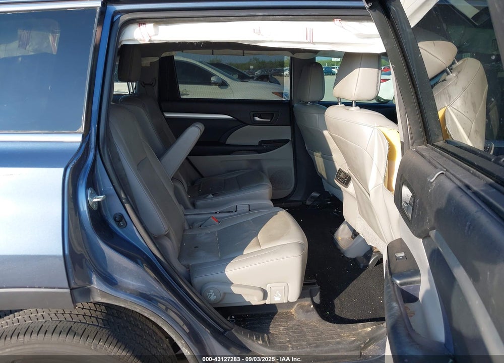 2015 TOYOTA HIGHLANDER XLE V6 VIN: 5TDKKRFH6FS072279