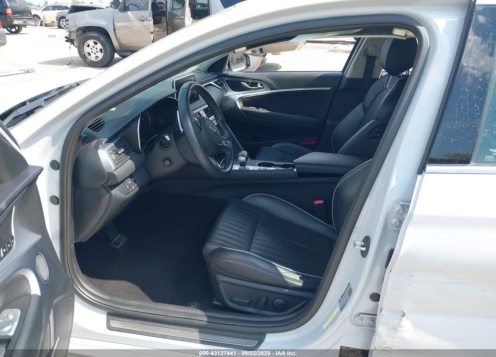2020 GENESIS G70 2.0T RWD VIN: KMTG34LA0LU055631