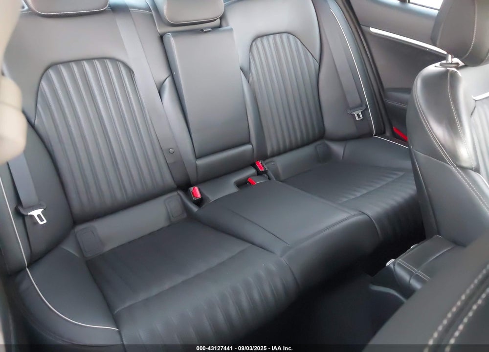 2020 GENESIS G70 2.0T RWD VIN: KMTG34LA0LU055631