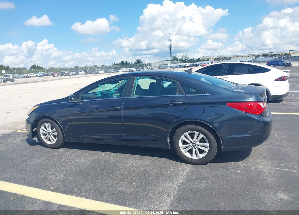 2011 HYUNDAI SONATA VIN: 5NPEB4AC1BH012955