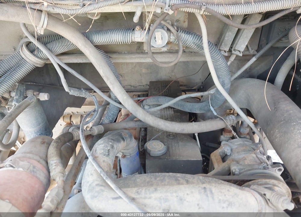 2001 FREIGHTLINER CHASSIS M LINE WALK-IN VAN VIN: 4UZAANBW91CJ22559