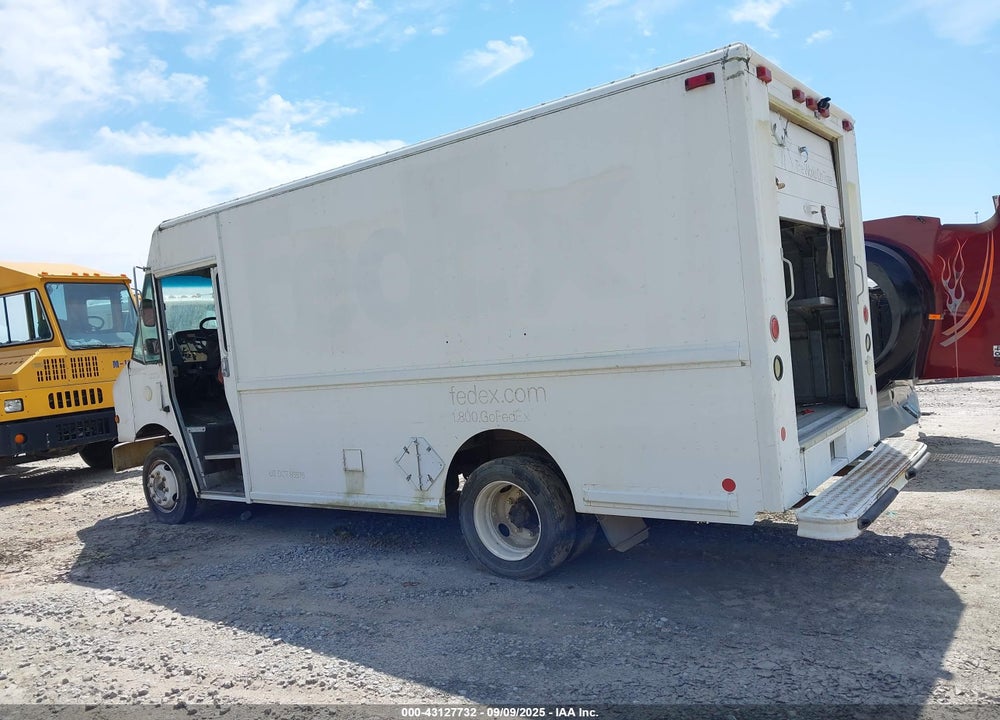 2001 FREIGHTLINER CHASSIS M LINE WALK-IN VAN VIN: 4UZAANBW91CJ22559