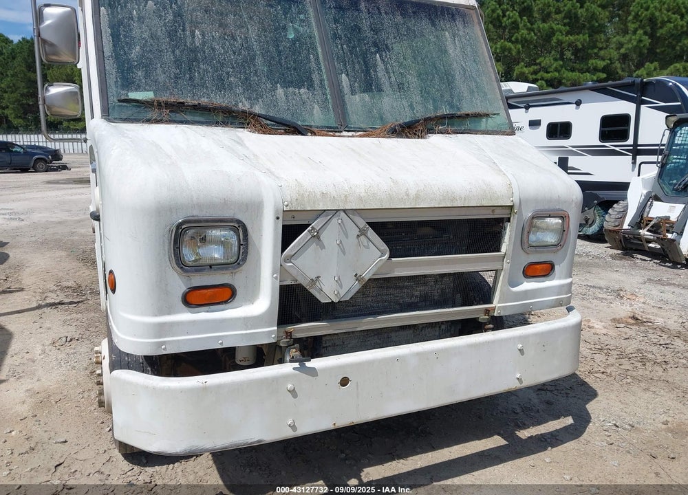 2001 FREIGHTLINER CHASSIS M LINE WALK-IN VAN VIN: 4UZAANBW91CJ22559