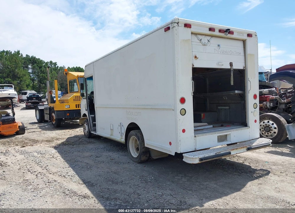 2001 FREIGHTLINER CHASSIS M LINE WALK-IN VAN VIN: 4UZAANBW91CJ22559