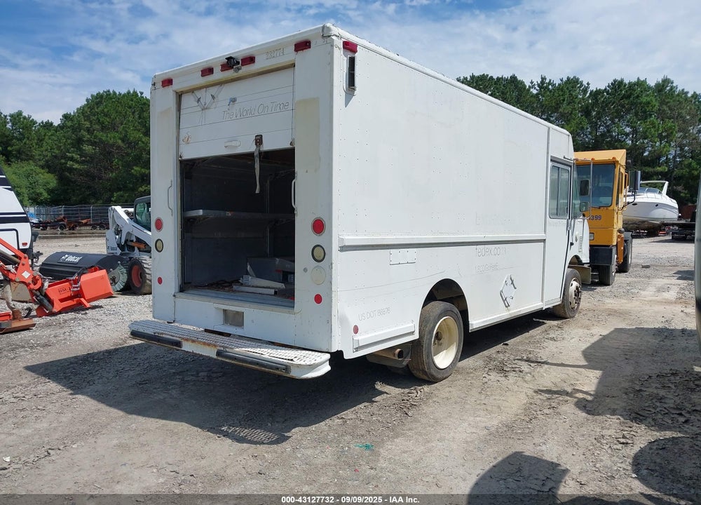 2001 FREIGHTLINER CHASSIS M LINE WALK-IN VAN VIN: 4UZAANBW91CJ22559