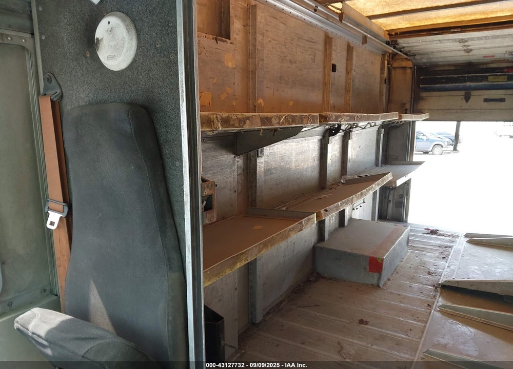 2001 FREIGHTLINER CHASSIS M LINE WALK-IN VAN VIN: 4UZAANBW91CJ22559