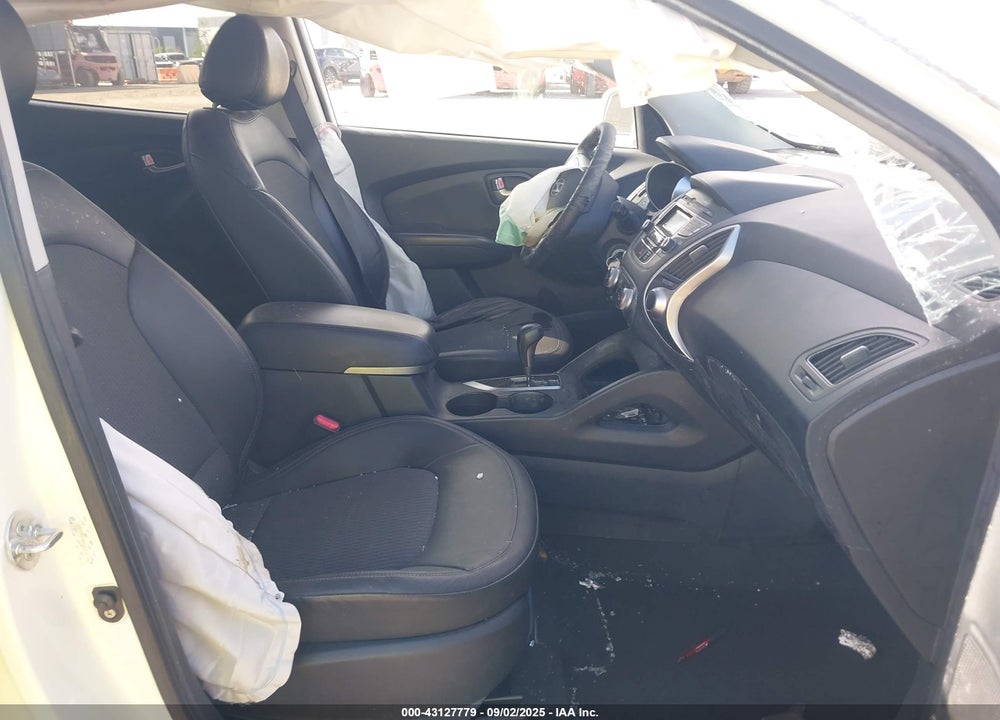 2011 HYUNDAI TUCSON VIN: KM8JU3AC5BU176794