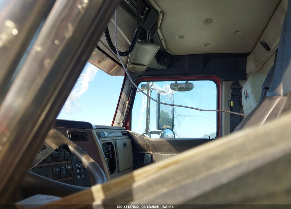 2017 WESTERN STAR 4900 EX VIN: 5KKHAEDV0HPJF6670