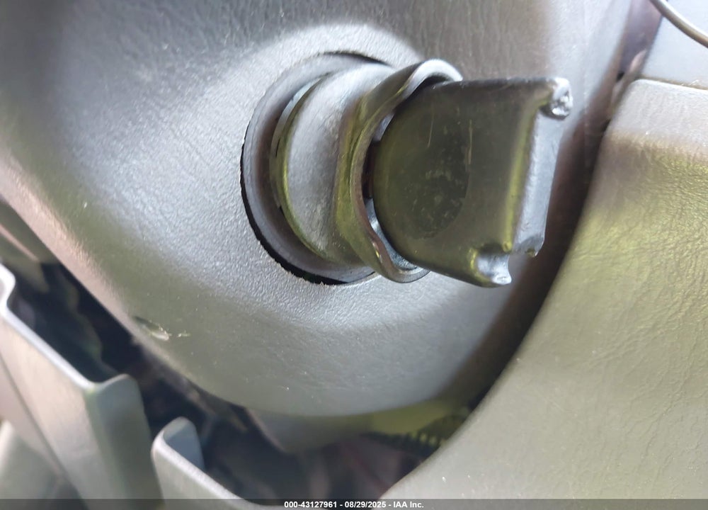 2005 FORD ESCAPE XLT VIN: 1FMYU93145KA70737