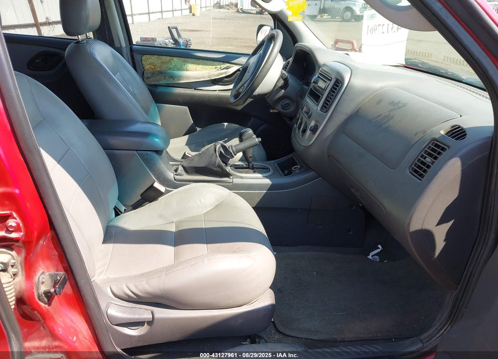 2005 FORD ESCAPE XLT VIN: 1FMYU93145KA70737
