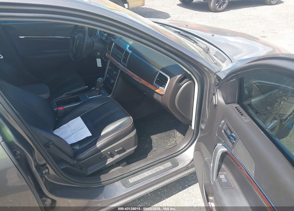 2011 LINCOLN MKZ VIN: 3LNHL2GC9BR770928