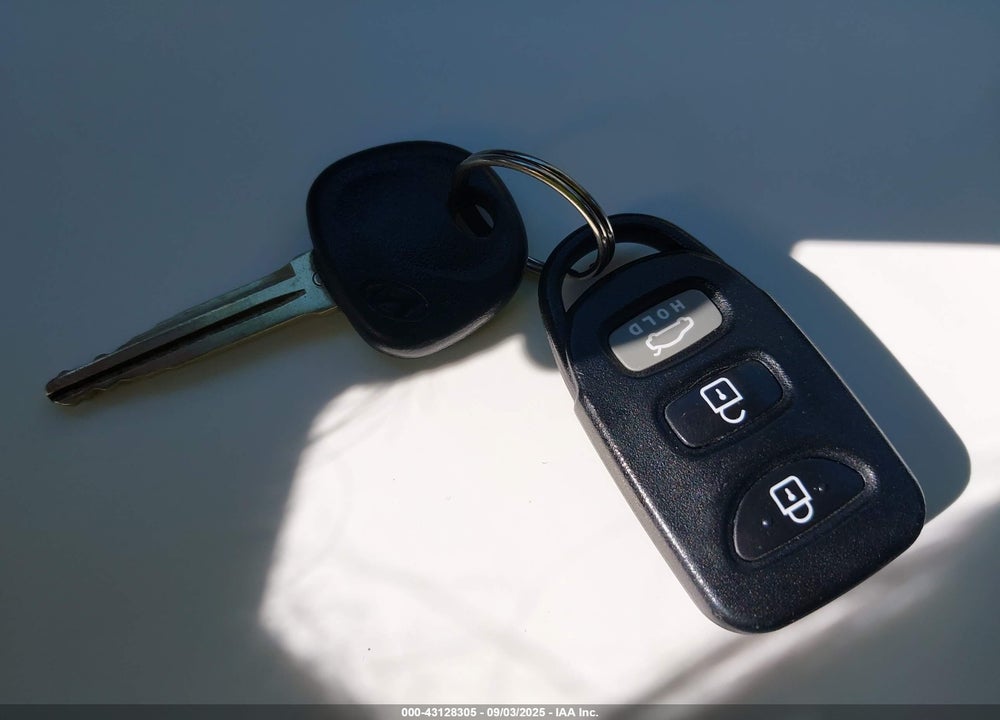 2013 HYUNDAI ELANTRA VIN: KMHDH4AE4DU988387