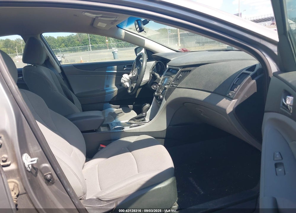 2013 HYUNDAI SONATA GLS VIN: 5NPEB4AC7DH791460