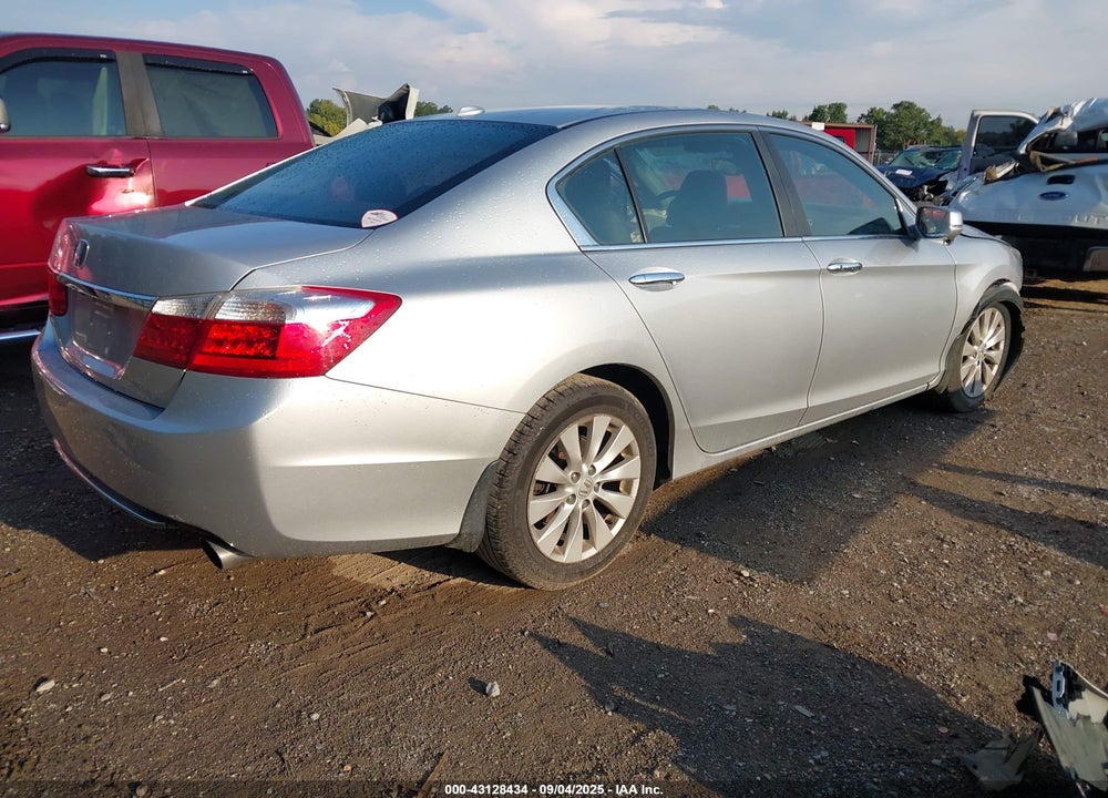 2013 HONDA ACCORD VIN: 1HGCR2F88DA029307